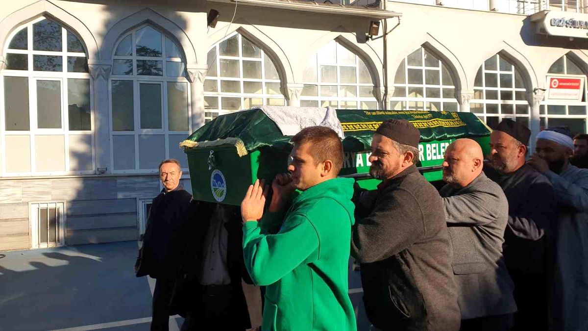 Sakarya'da Otomobil ile Tır Çarpıştı: 1 Ölü, 1 Yaralı