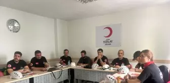 Adana'da Türk Kızılay tarafından ANDA arama kurtarma ekibine ilk yardım eğitimi verildi