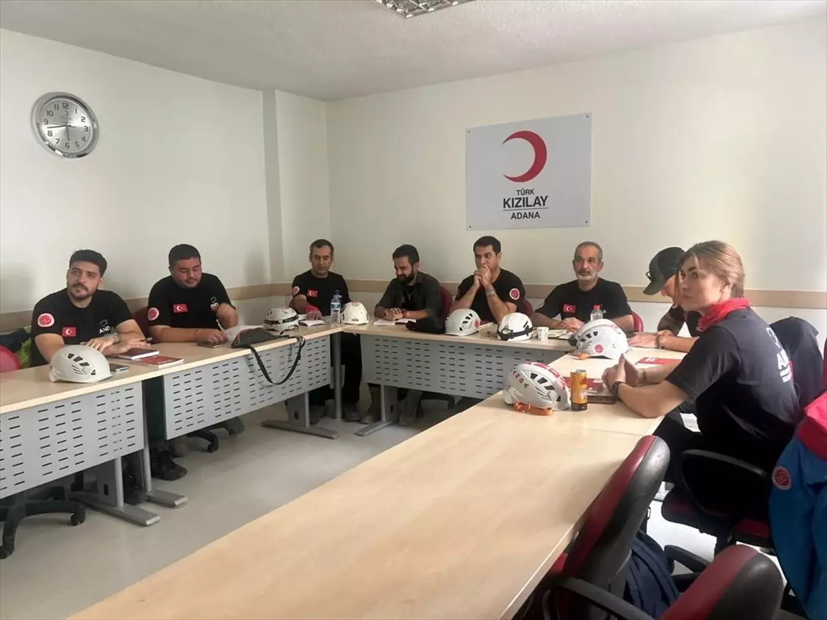 Adana'da Türk Kızılay tarafından ANDA arama kurtarma ekibine ilk yardım eğitimi verildi
