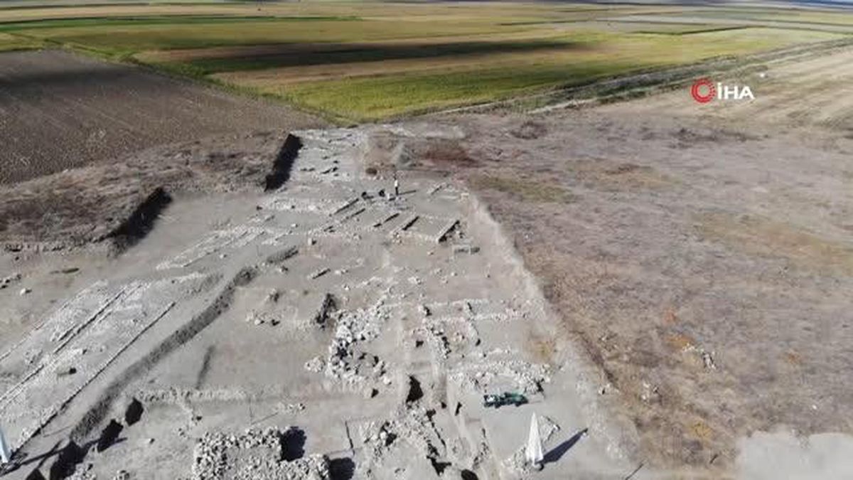 Amasya'da Med dönemine ait 2 bin 600 yıllık sunak keşfedildi