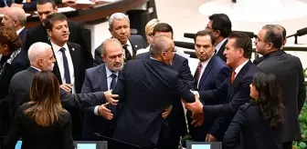 TBMM Genel Kurulu'nda tansiyon yükseldi! MHP'li Celal Adan'dan özür bekleyen HEDEP'liler oturma eylemi yaptı