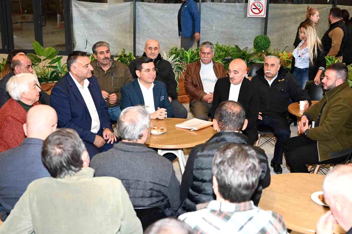 Kepez Belediye Başkanı Hakan Tütüncü, Doğu Garajı Festival Çarşısı esnafının istek ve taleplerini dinledi