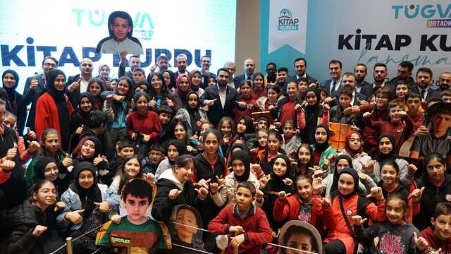 300 Bin Genç Aynı Anda Kitap Okuyacak 300 Bin Genç Aynı Anda Kitap Okuyacak