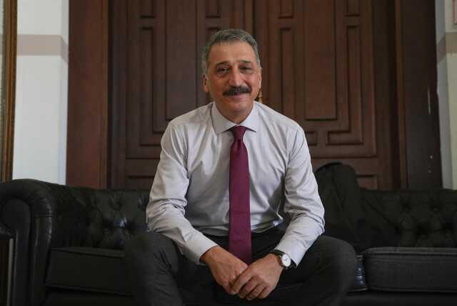 Çarkıfelek yarışması yeni sunucusu Cem Davran ile TV8'de yeniden başlıyor Çarkıfelek yarışması yeni sunucusu Cem Davran ile TV8'de yeniden başlıyor