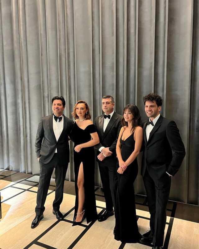 Dizisi Emmy ödülü kazanan Kaan Urgancıoğlu, törendeki dağınık saçlarıyla alay konusu oldu Dizisi Emmy ödülü kazanan Kaan Urgancıoğlu, törendeki dağınık saçlarıyla alay konusu oldu