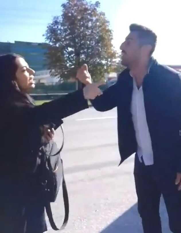 Karısını bulmak için günlerce Müge Anlı'nın programına çıkan Remzi Alan, trafikte kadınlarla tartıştı Karısını bulmak için günlerce Müge Anlı'nın programına çıkan Remzi Alan, trafikte kadınlarla tartıştı