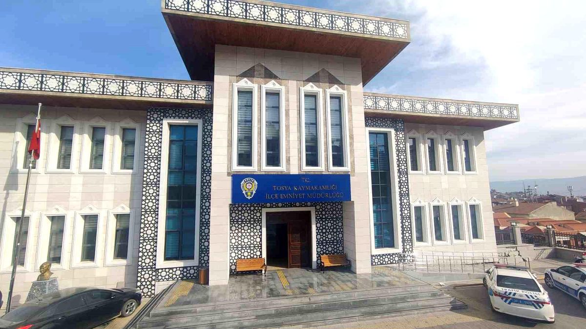 Tosya'da Uyuşturucu Operasyonu: 20 Gözaltı