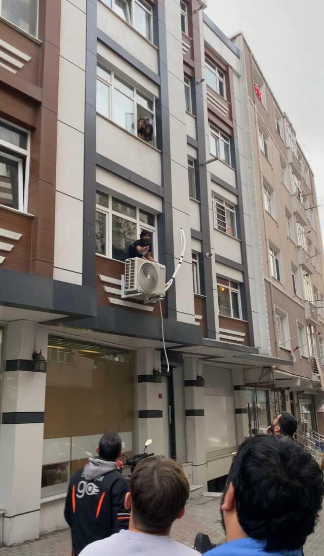 Küçükçekmece'de yabancı uyruklu 2 kişi zorla tutuldukları evden atlayarak kaçmaya çalıştı 1 kişi öldü