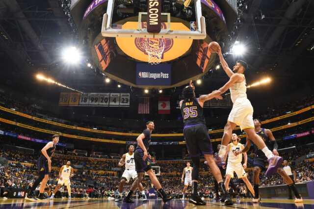 Neler yapıyor neler! Ömer Yurtseven'den Lakers'a karşı 17 dakikada 18 sayı 6 ribaunt Neler yapıyor neler! Ömer Yurtseven'den Lakers'a karşı 17 dakikada 18 sayı 6 ribaunt