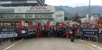 Sağlık çalışanları siyah önlükleriyle İsrail'e tepki gösterdi