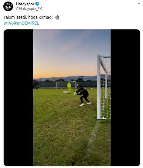 Takımın isteğini kırmayan Volkan Demirel, kaleye geçti! Yaptıklarını izleyen herkes aynı yorumda bulundu