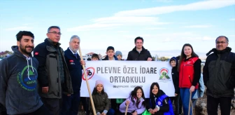 Türkiye Diyanet Vakfı Eskişehir Şubesi Hatıra Ormanı'na 500 Çam Fidanı Dikildi