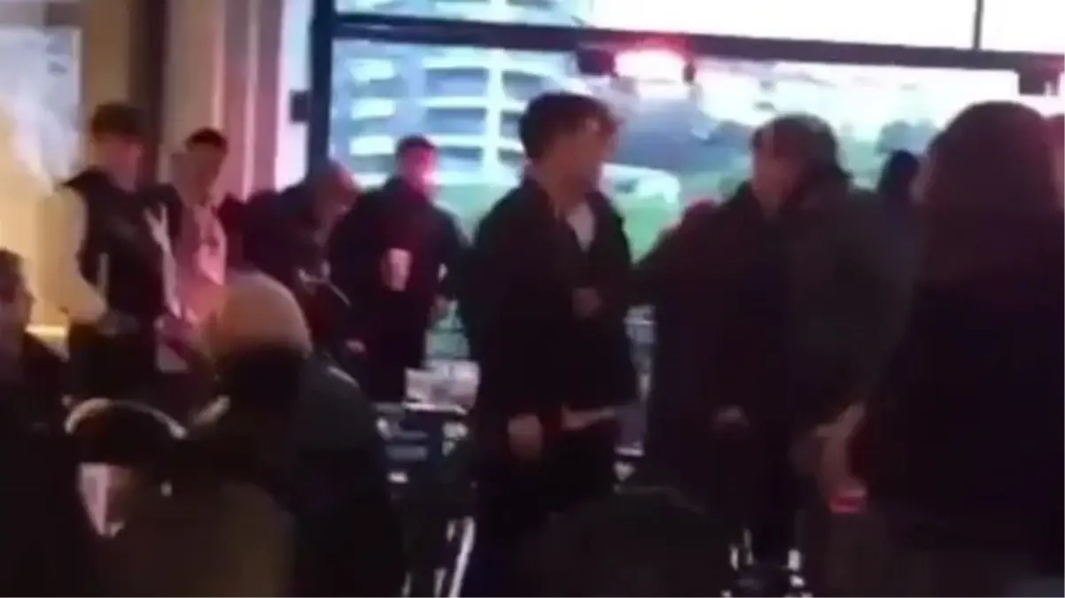 Üsküdar'da kahve zinciri şubesinde İsrail protestosuyla ilgili meydana geldiği düşünülen kavga, laf atma nedeniyle çıkmış