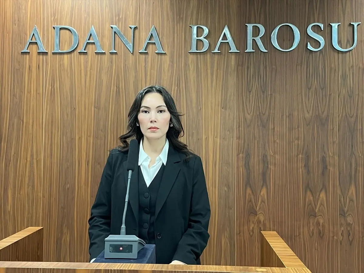 Adana'da Avukatlar Kadına Yönelik Şiddete Karşı Basın Açıklaması Yaptı