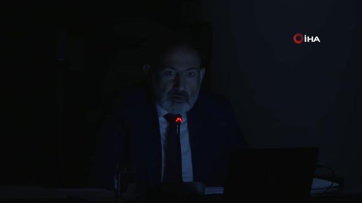 Paşinyan, Bakanlar Kurulu toplantısında elektrikler kesilince Altyapı Bakanı Sanosyan'ı azarladı