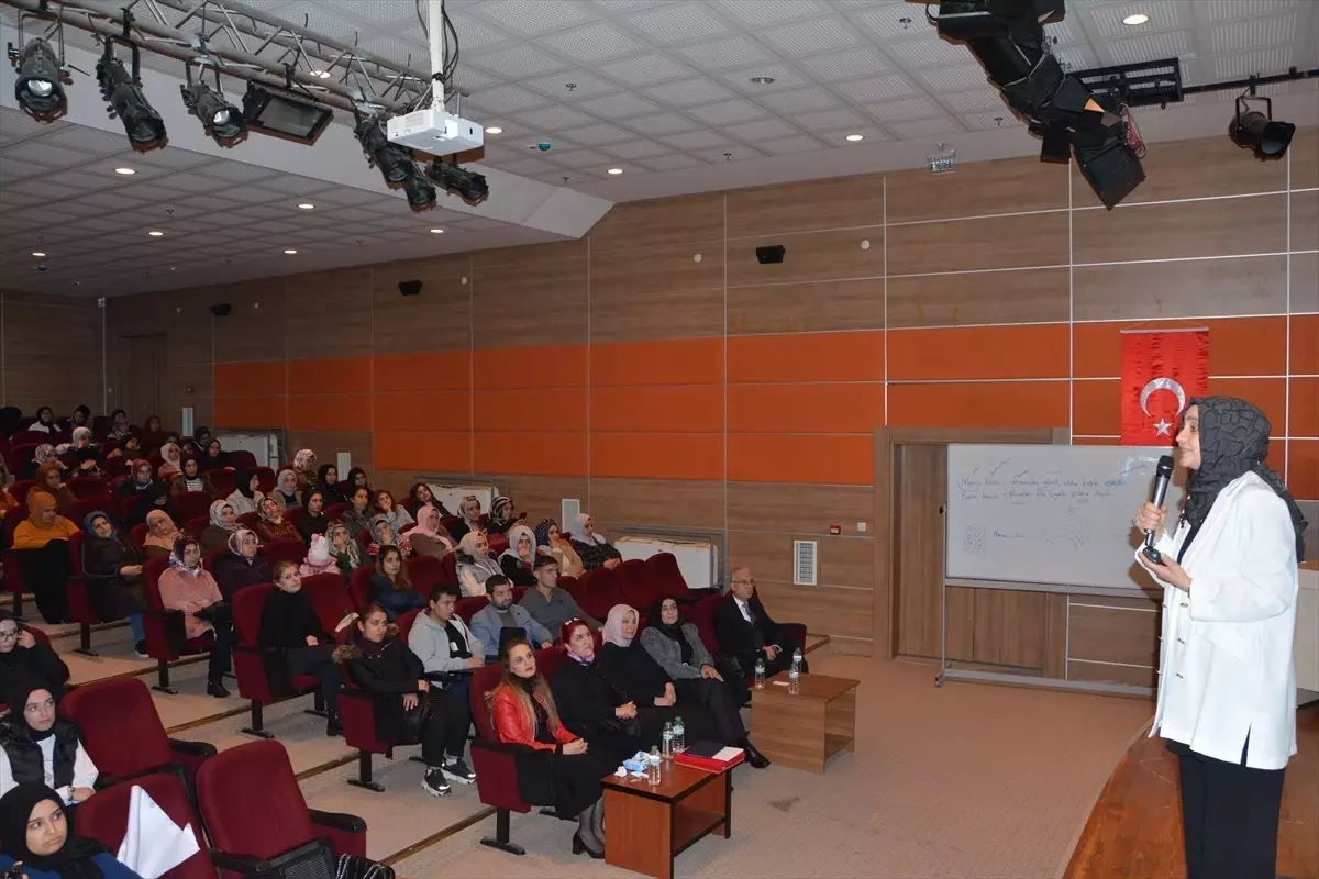 Dicle Üniversitesi Kadın Sorunları Uygulama ve Araştırma Merkezi, Kadına Yönelik Şiddet Konferansı Düzenledi