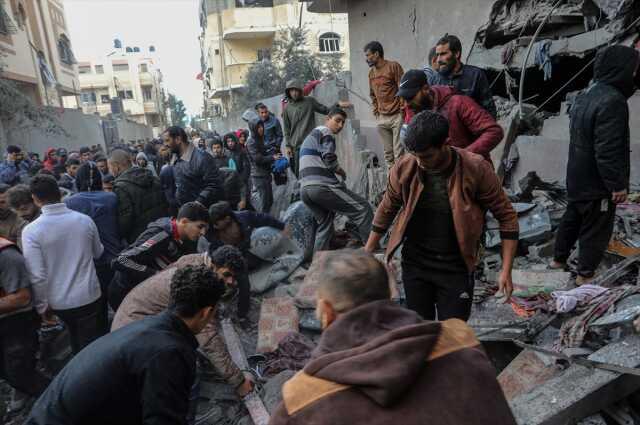 Dünya ateşkesi beklerken Lübnan'da kritik zirve! Hizbullah lideriyle görüşen İranlı bakan resti çekti