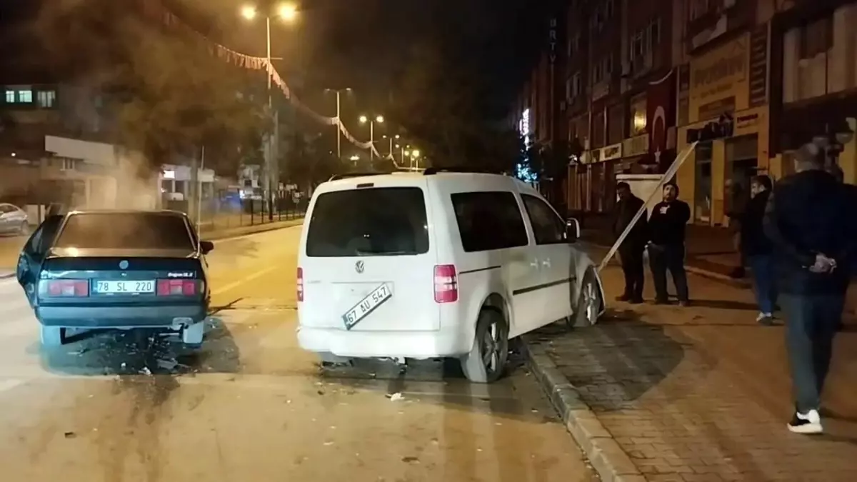 Karabük'te 'Dur' ihtarına uymayan otomobil park halindeki araca çarptı