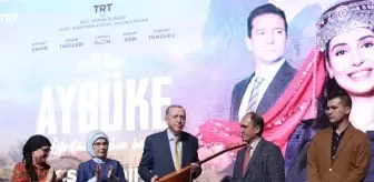 Erdoğan'a, şehit öğretmen Aybüke Yalçın'ın bağlaması hediye edildi