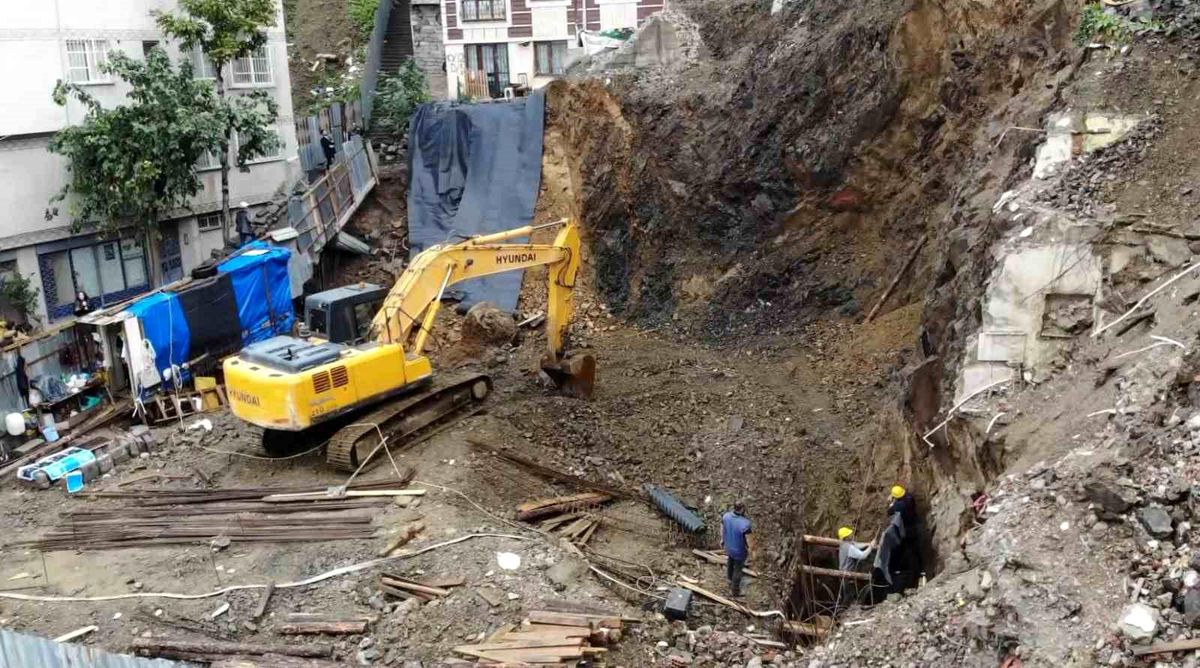 Eyüpsultan'da Temel Atma Çalışması Sırasında Toprak Kayması