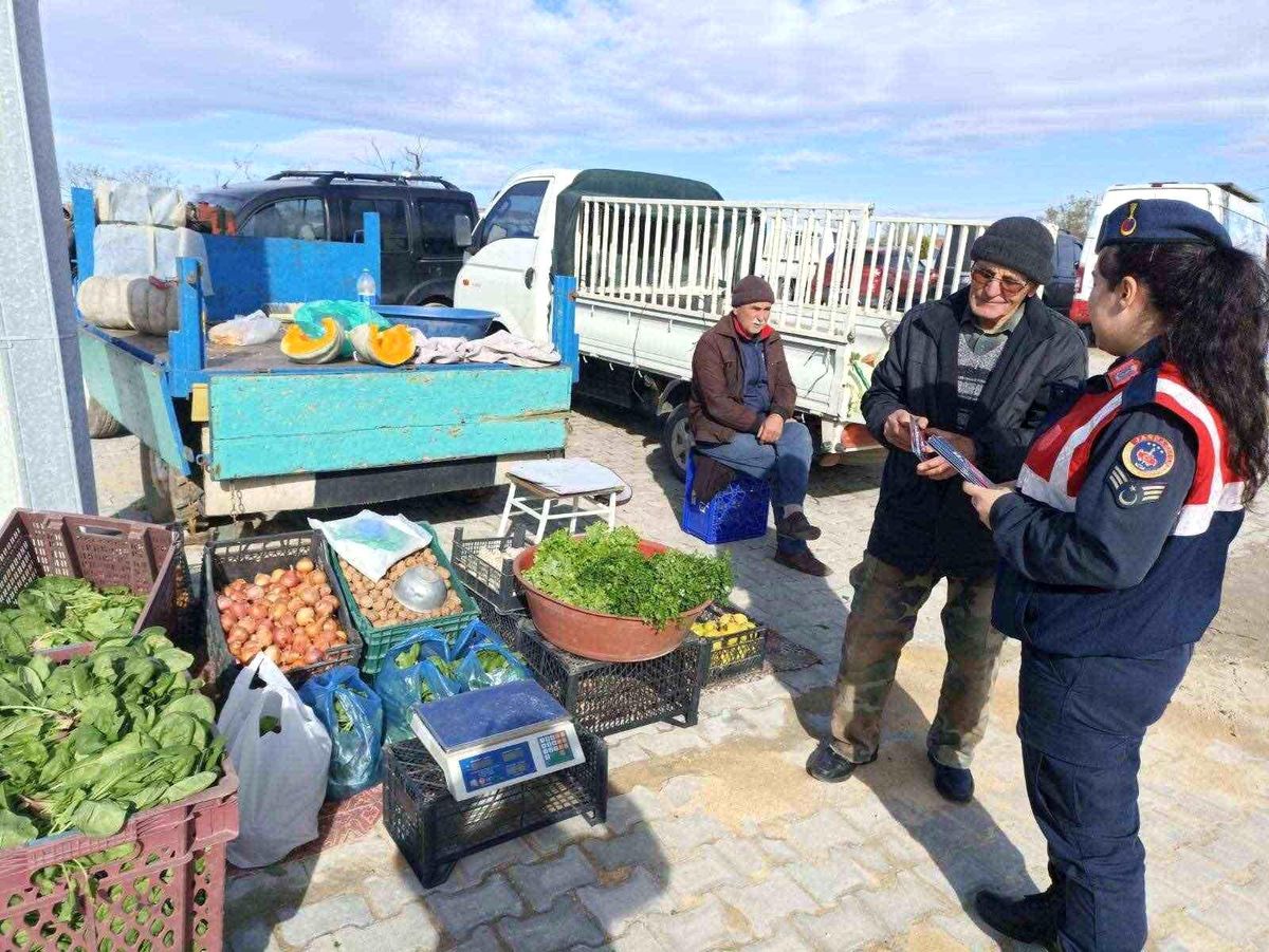 Edirne'de Jandarma Ekipleri Aile İçi Şiddetle Mücadele ve KADES Konularında Bilgilendirme Çalışmalarını Sürdürüyor