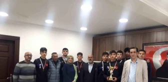 Bozyazı Anadolu Lisesi Voleybol Takımı Kaymakamı Tarafından Kabul Edildi
