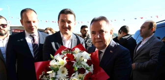 Antalya Büyükşehir Belediye Başkanı Muhittin Böcek, Kumluca'ya 947 milyon TL yatırım yaptıklarını açıkladı