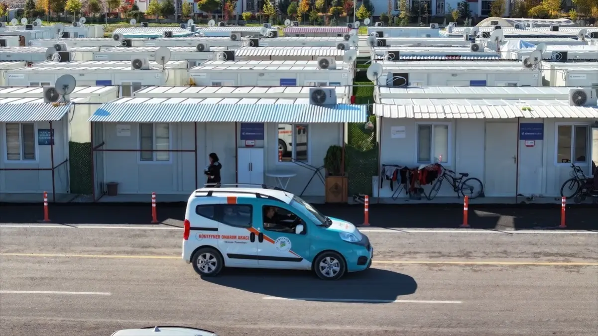 Malatya'da Depremzedeler İçin Konteyner Onarım Ekibi Hizmete Sunuldu