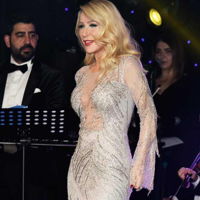 Seda Sayan genç görünmek için yüzüne sünnet derisinden elde edilen sıvıyı enjekte ettirdi Seda Sayan genç görünmek için yüzüne sünnet derisinden elde edilen sıvıyı enjekte ettirdi