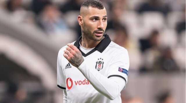 Tek cümlelik de bir not düşen Quaresma'dan Beşiktaş'ın başkan adayı Serdal Adalı'ya destek Tek cümlelik de bir not düşen Quaresma'dan Beşiktaş'ın başkan adayı Serdal Adalı'ya destek