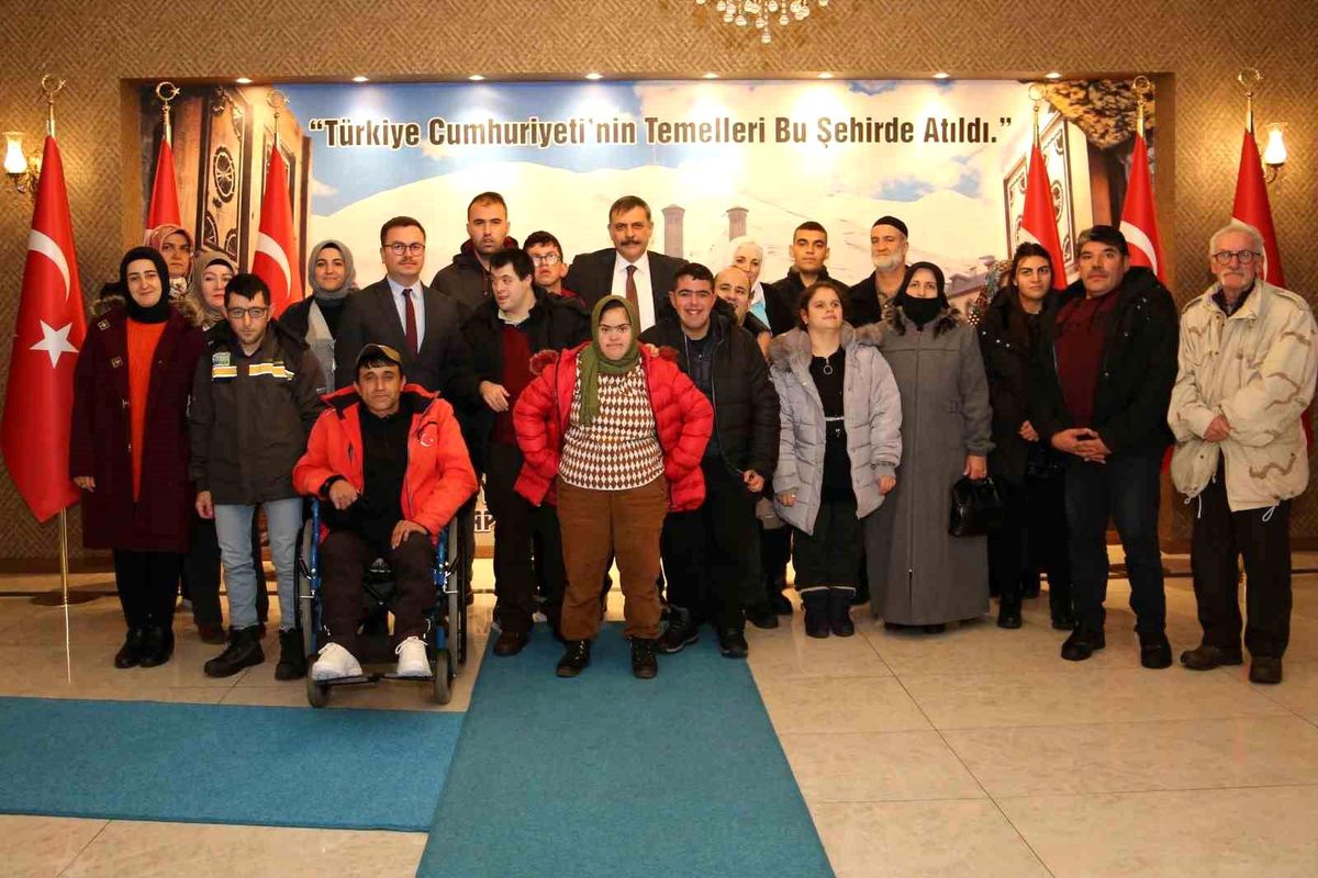 Vali Çiftçi'ye özel konuklar