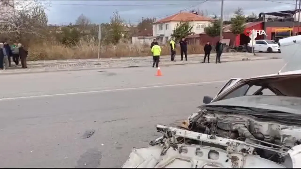 Amasya'da kazada otomobil hurdaya döndü: 2 yaralı