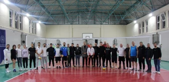 Armutlu'da Cumhuriyet'in 100. yılı voleybol turnuvası düzenlendi