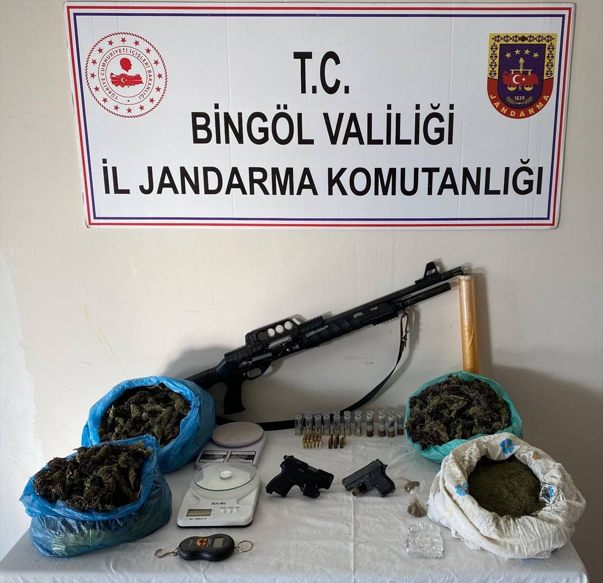Bingöl'de hapis cezası bulunan 2 hükümlü yakalandı