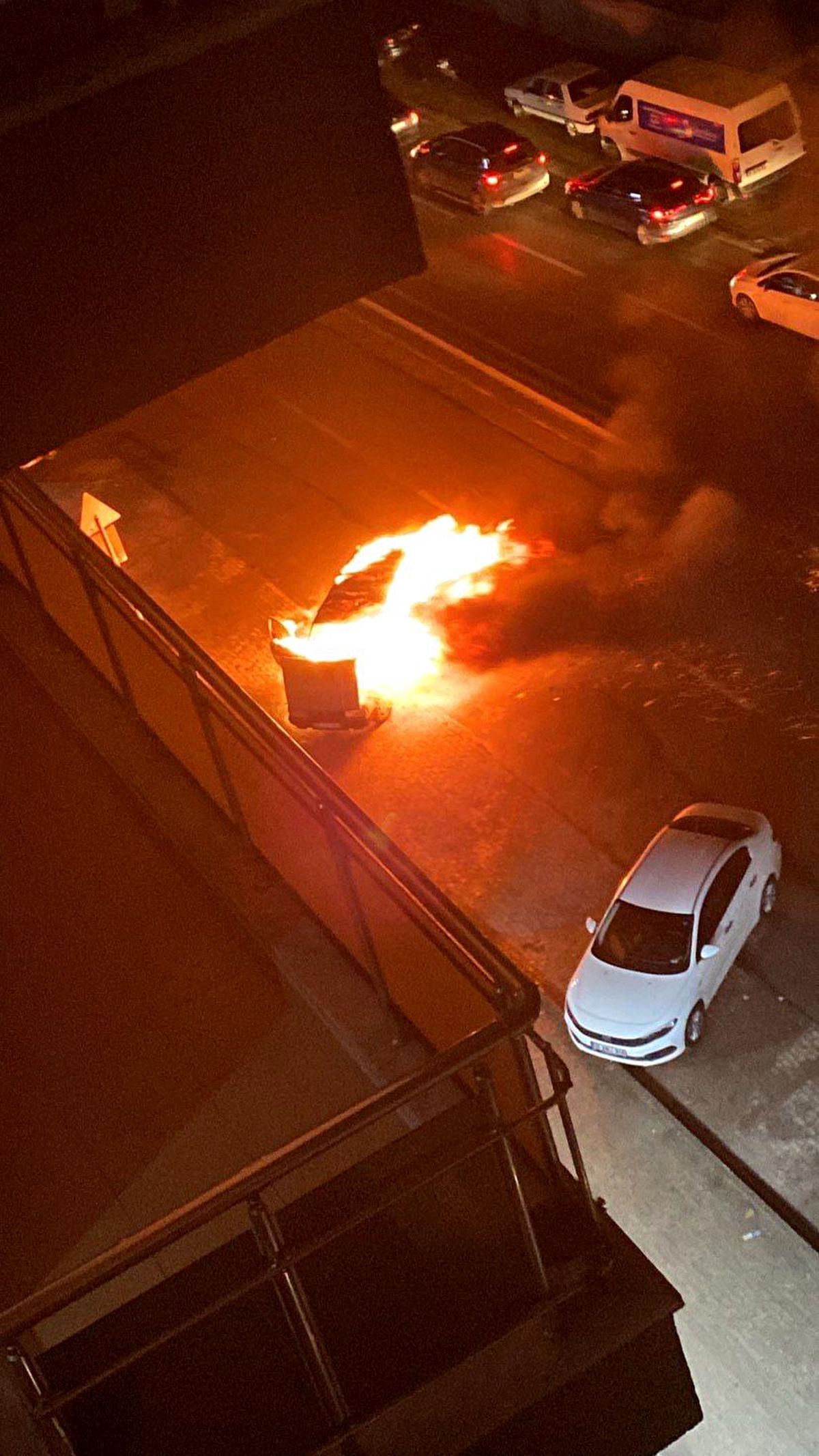 Bursa'da seyir halindeki araç alev alev yandı
