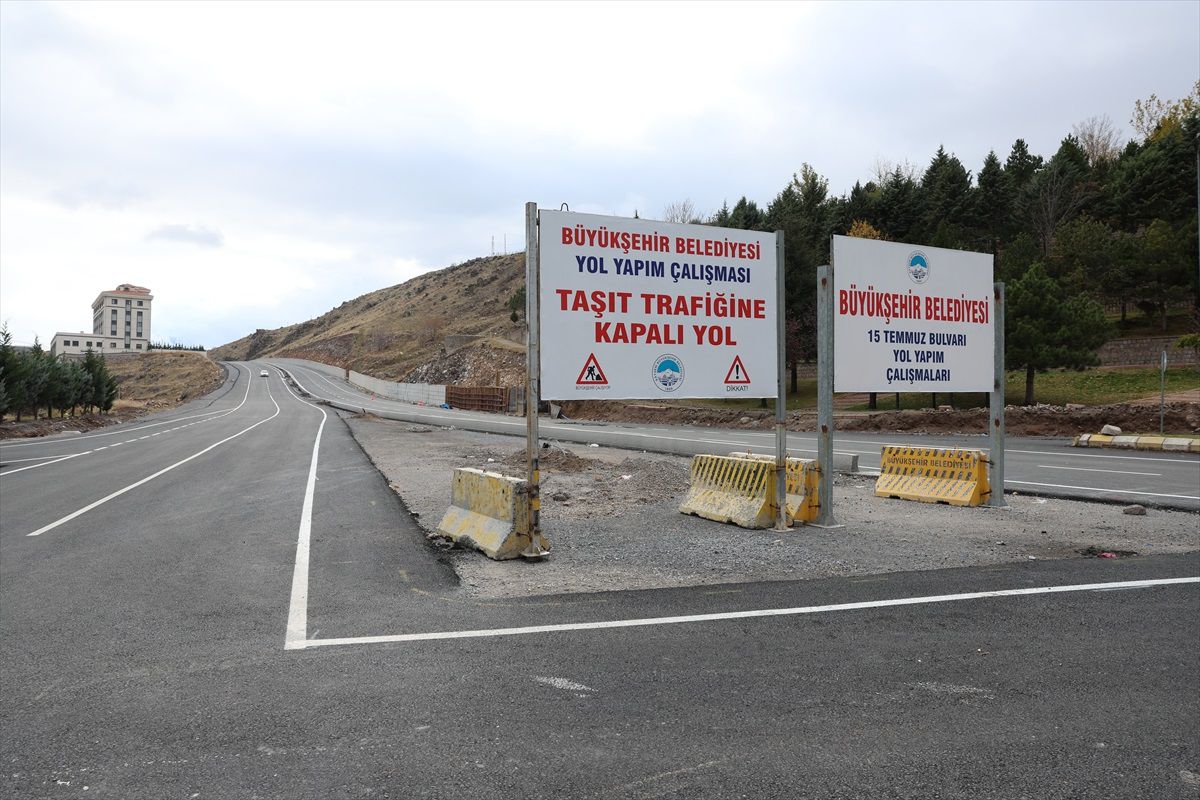 Büyükkılıç, asfalt serim çalışmaları tamamlanan yolda incelemede bulundu