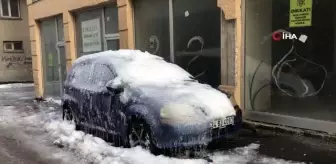 Erzurum'da buz tutan otomobil görenleri şaşkına çevirdi