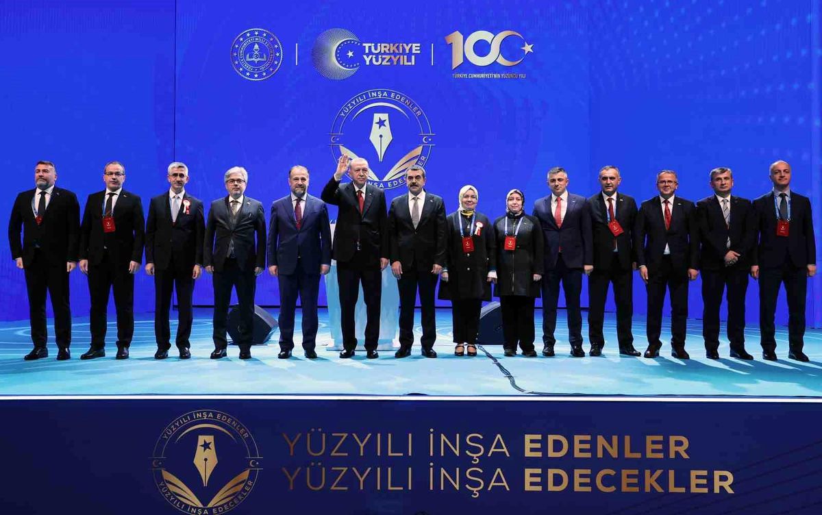 Cumhurbaşkanı Erdoğan: 'Emeklilere verilen 5 bin TL hesaplarına yatırıldı.