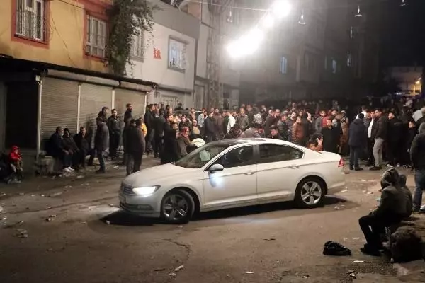 Sokak düğününü basan gelinin eski eşi ve yakınları ortalığı kan gölüne çevirdi: 1 ölü, 4 yaralı