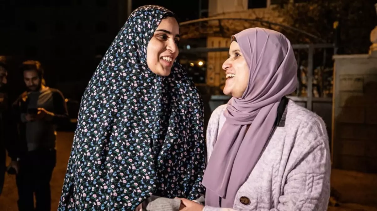 Rehine takasında İsrail'in serbest bıraktığı Filistinli kadın, 8 yıl sonra ailesine kavuştu