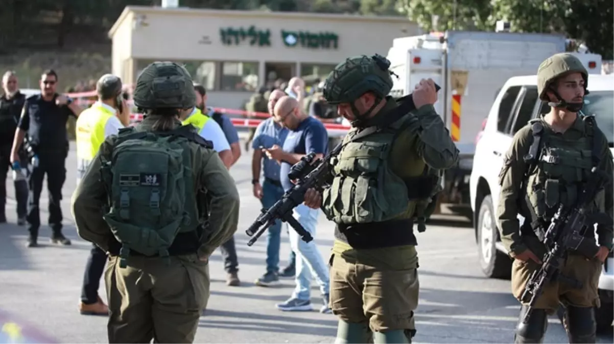 İsrail, serbest bıraktığı Filistinlilere kısıtlamalar koydu! Kutlama yapmaları bile yasak