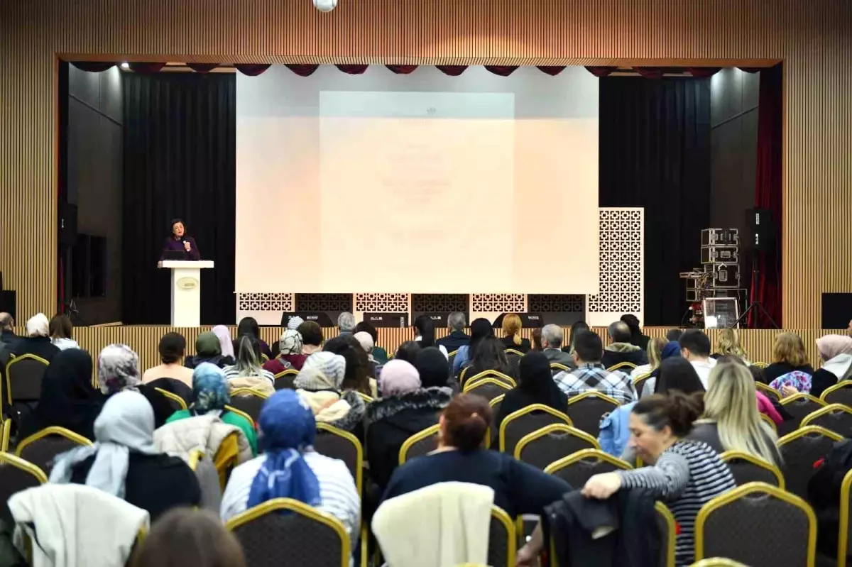 Esenyurt Belediyesi Kadına Yönelik Şiddete Karşı Bilinçlendirme Semineri Düzenledi