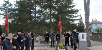 Laçin Kaymakamı Şimşek, şehit Aybüke öğretmenin kabrini ziyaret etti