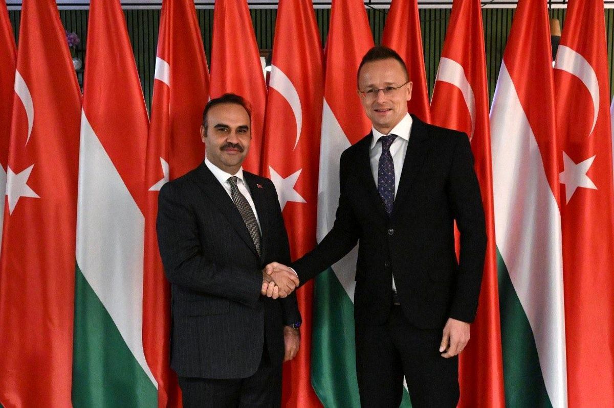 Sanayi ve Teknoloji Bakanı Macaristan'da görüşmelerini sürdürdü