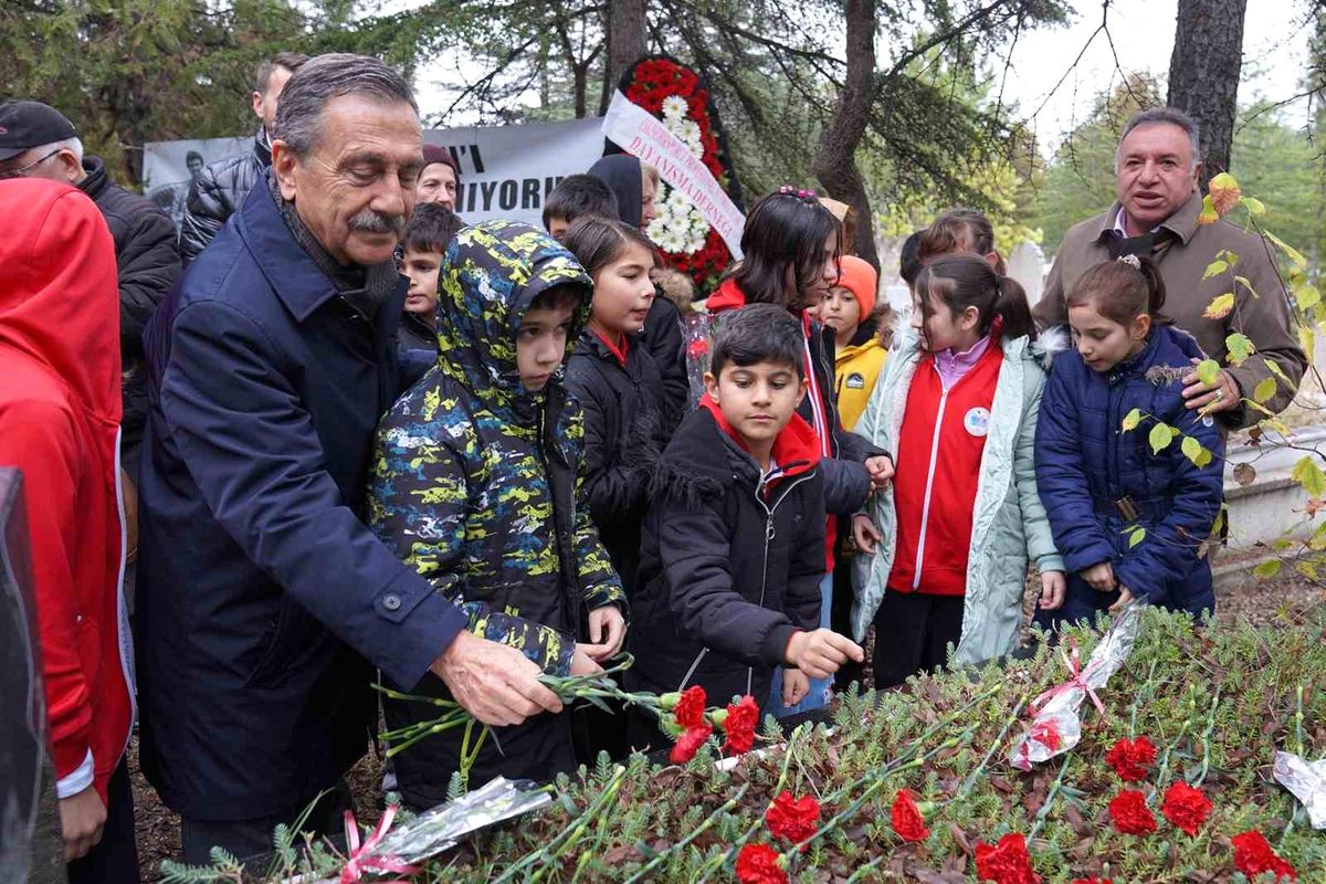 Eskişehirsporlu Sinan Alağaç'ın ölümünün 38. yılında anma töreni düzenlendi
