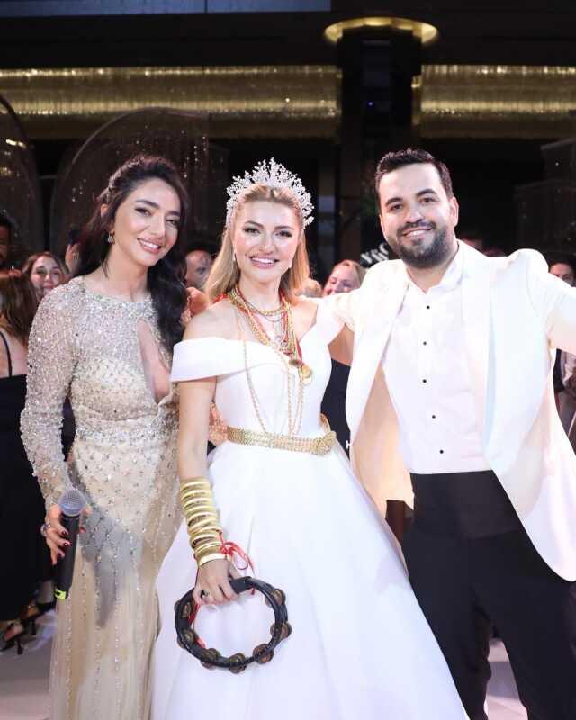 Yılın düğünüyle Hakan Özsoy da evliler kervanına katıldı Yılın düğünüyle Hakan Özsoy da evliler kervanına katıldı