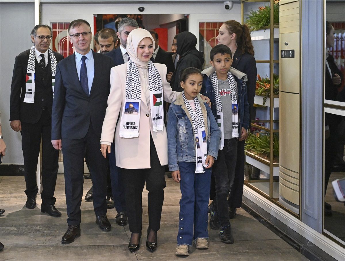 Aile ve Sosyal Hizmetler Bakanı Filistin'den gelen vatandaşlarla bir araya geldi