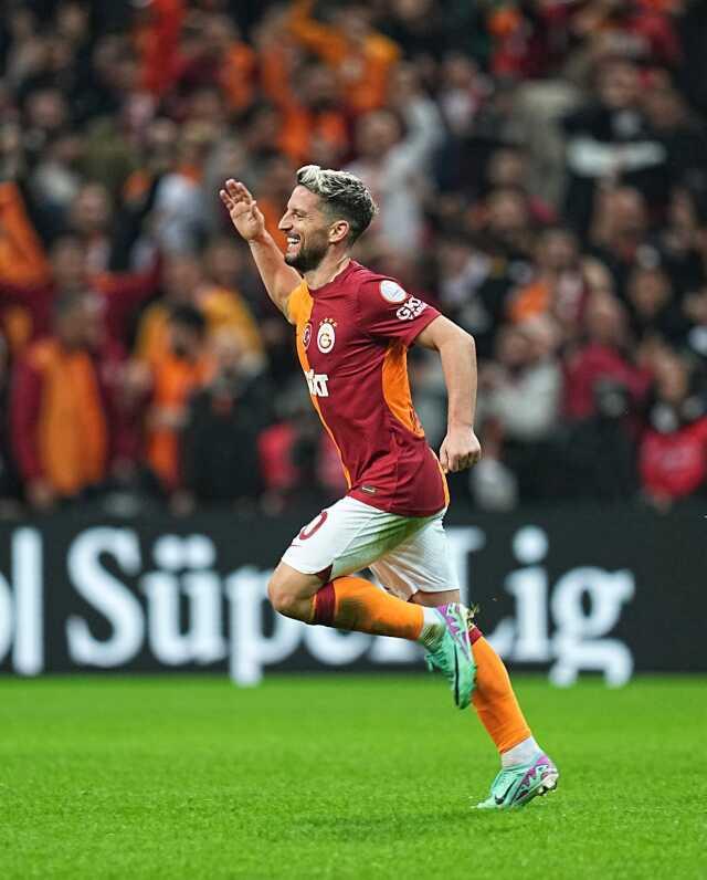 Alanyaspor maçında şov yapan Mertens, bu sezon bir ilki yaşadı Alanyaspor maçında şov yapan Mertens, bu sezon bir ilki yaşadı