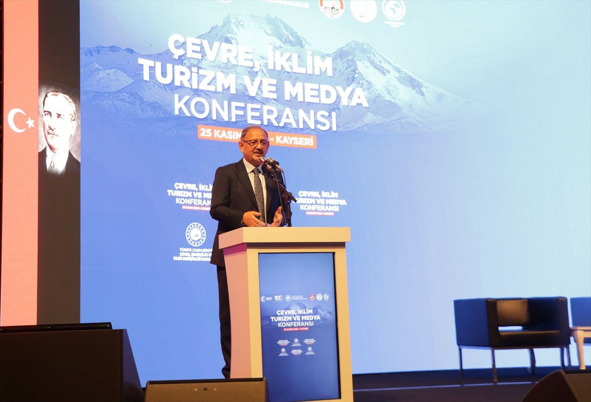 Çevre Bakanı Özhaseki: Deprem bölgesindeki köylerimize 100 bine yakın çelik ev yapacağız