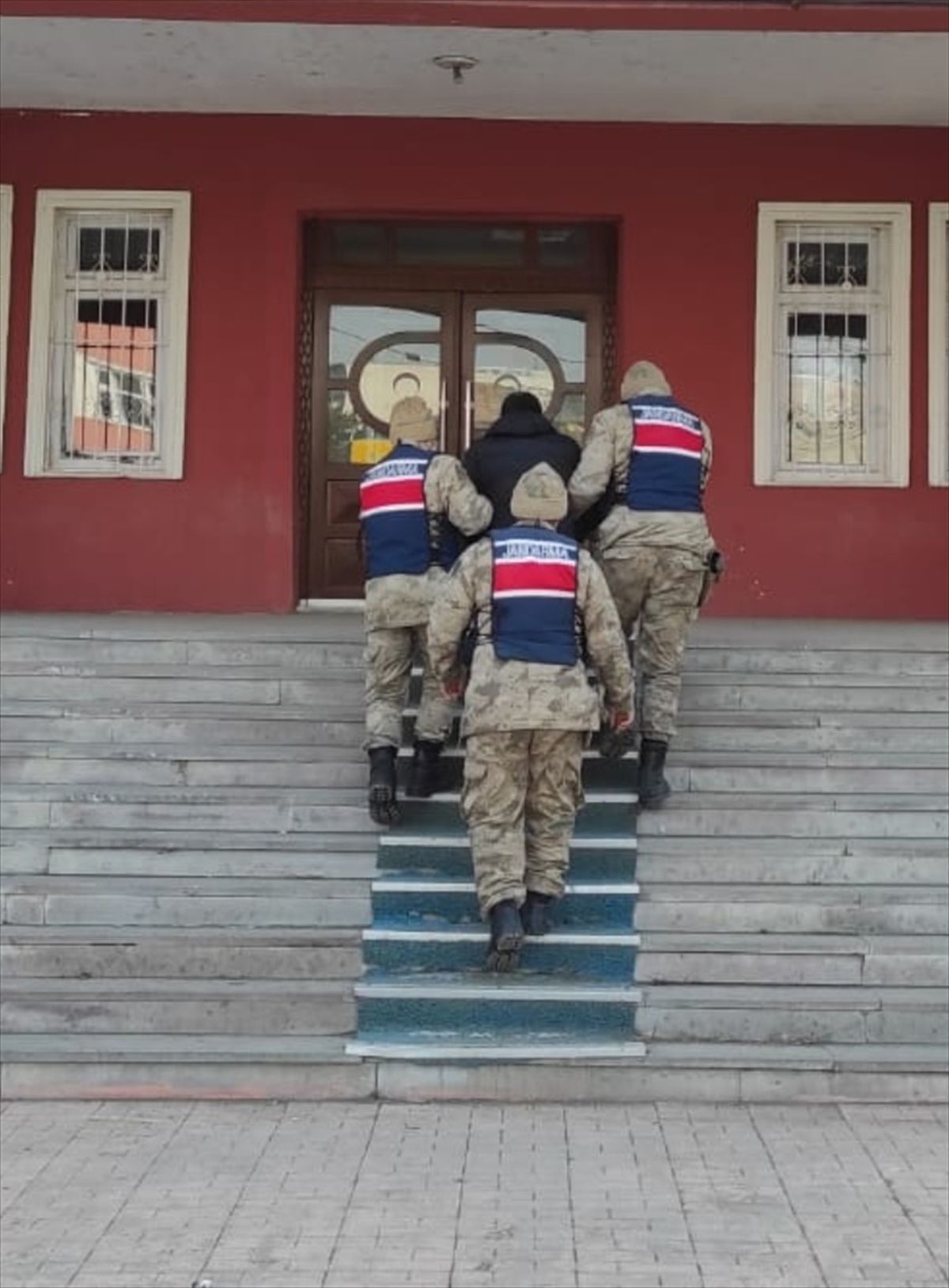 Erzurum'da 4 firari hükümlü ve 2 şüpheli yakalandı